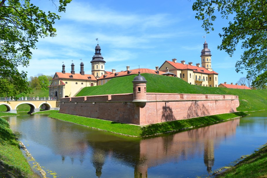 Замок Радзивиллов территория