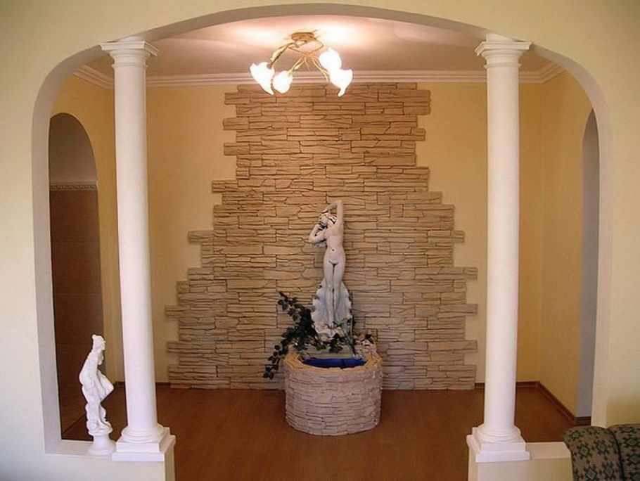 Декоративный камин на стене