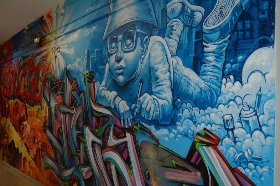Граффити на стене в квартире