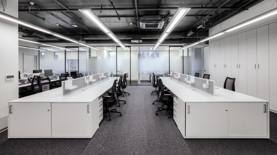 Открытый потолок вмофисе