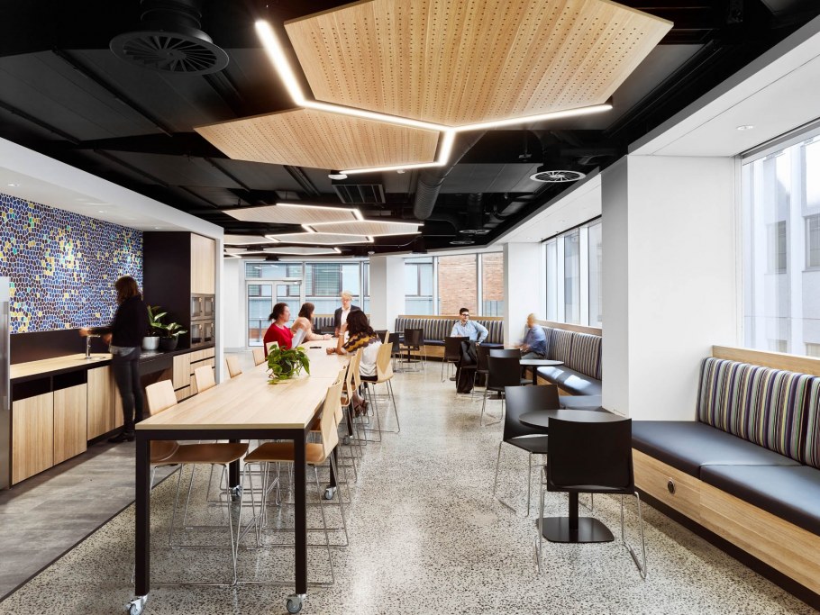 Дизайнерские потолки в офисе