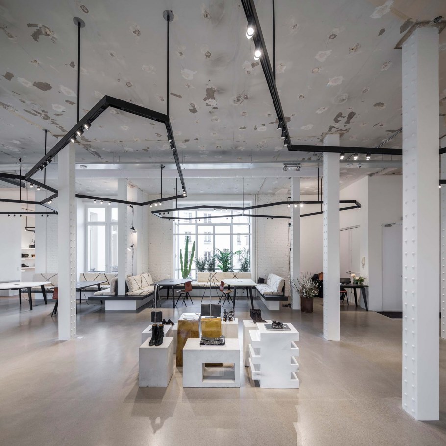 Офис лофт высокие потолки