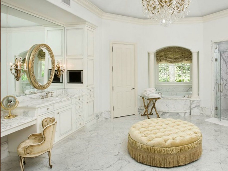 Комната в золотом стиле