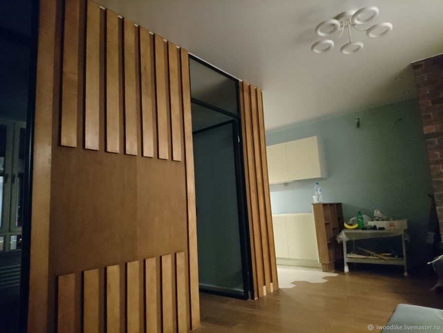 Декор стены из деревянных реек