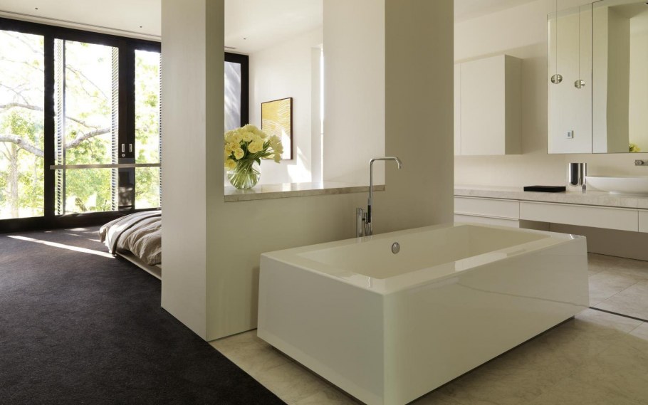 Ванная посреди комнаты