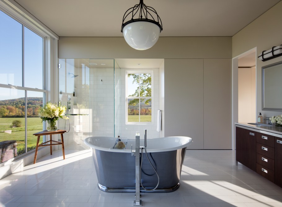 Ванная посреди комнаты