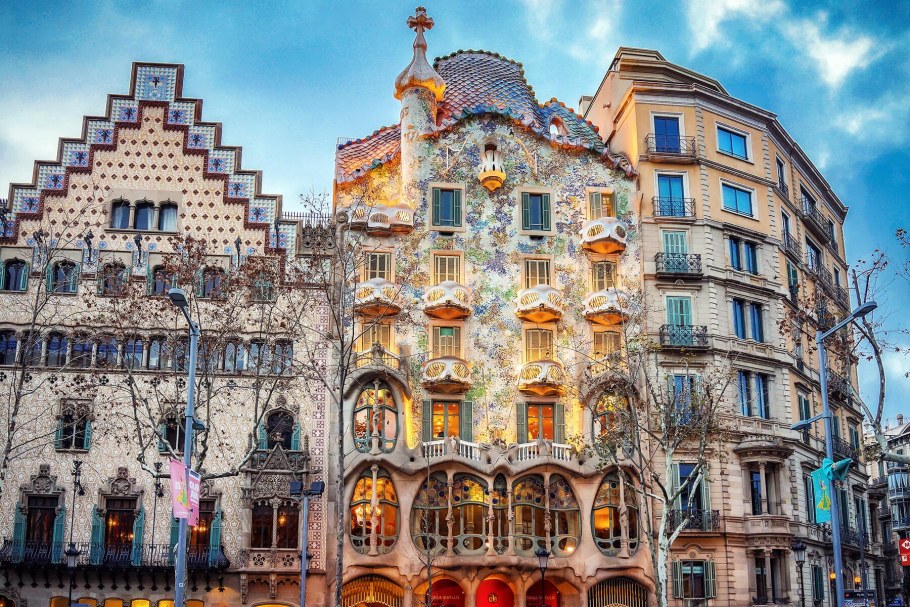 Дом Гауди в Барселоне