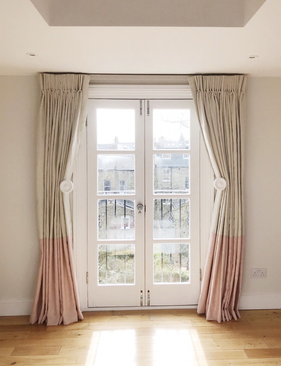 Карнизы для штор в комнату