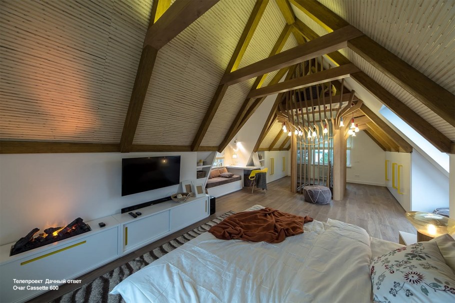 Отделка потолка мансарды