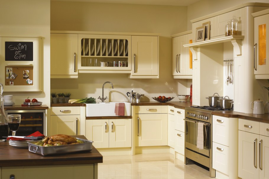Кухня цвета ваниль