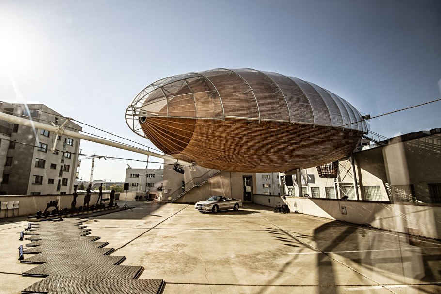 Здание дирижабль