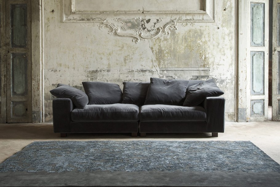 Гостиная лофт с ковром