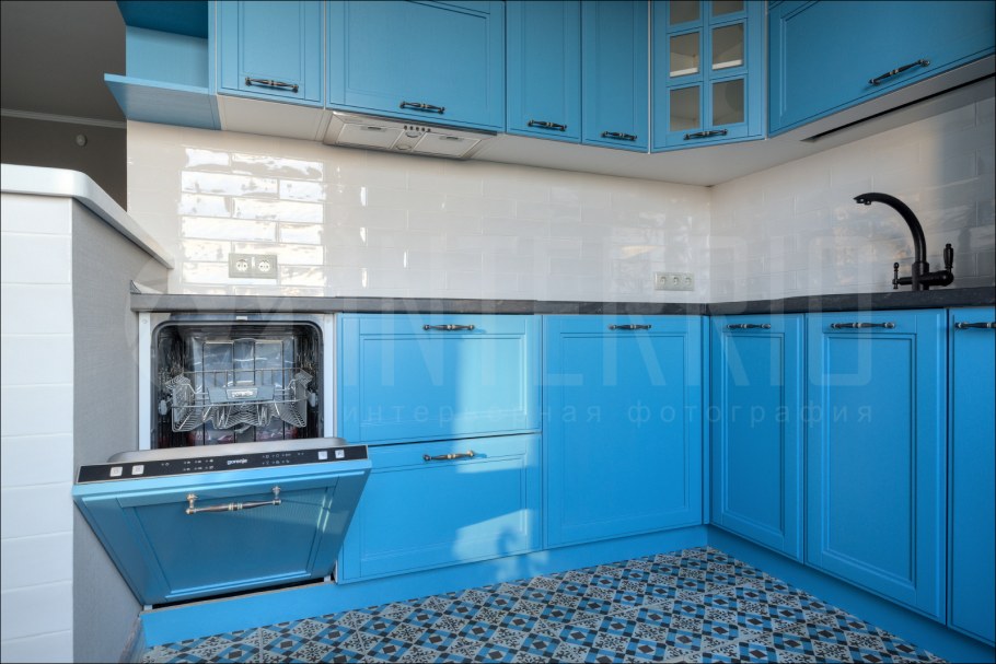 Синие кухни