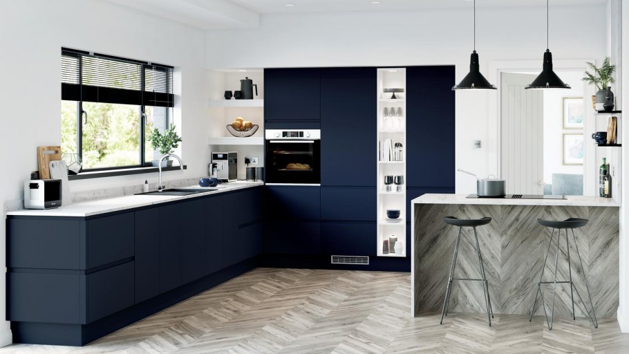 Кухня с деревянной столешницей