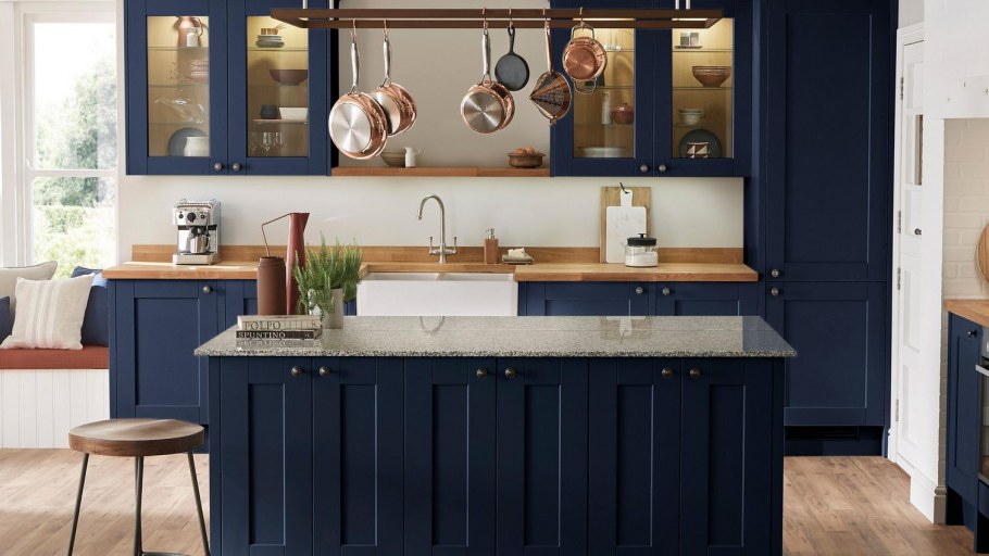 Кухонный гарнитур синий с белым