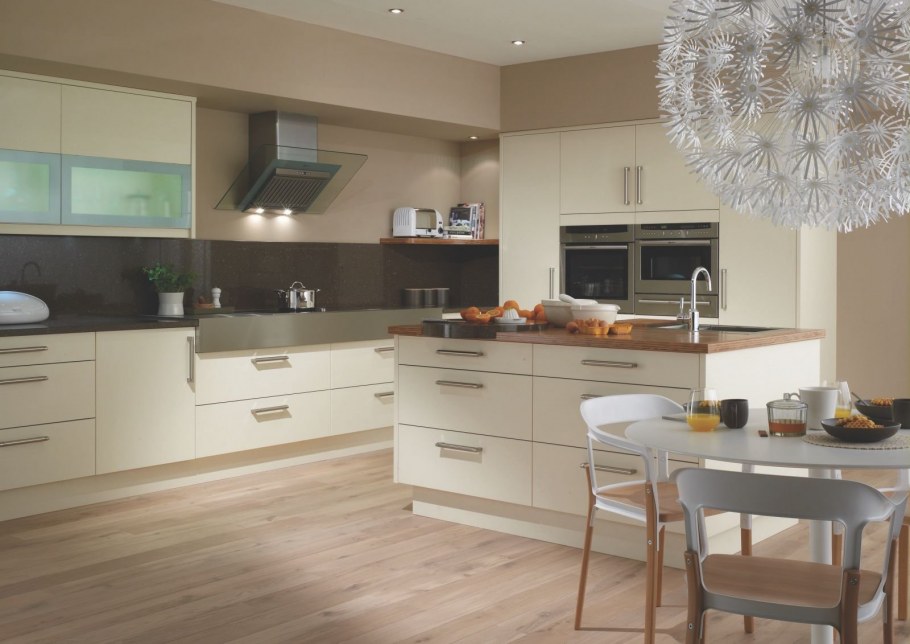 Кухня цвета слоновой кости