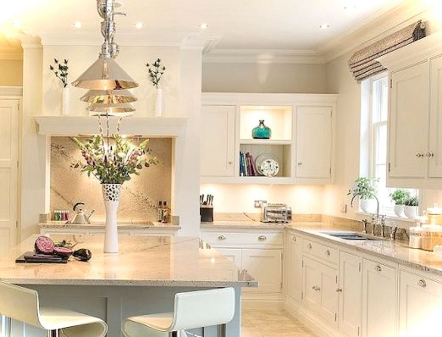 Современная бежевая кухня