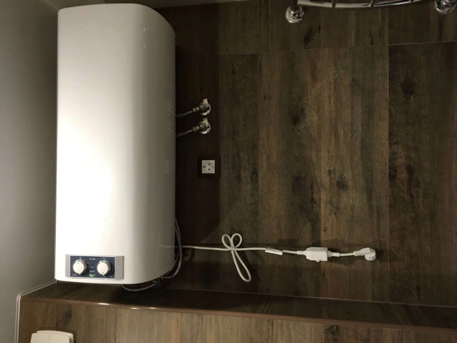 Настенный газовый котел на кухне