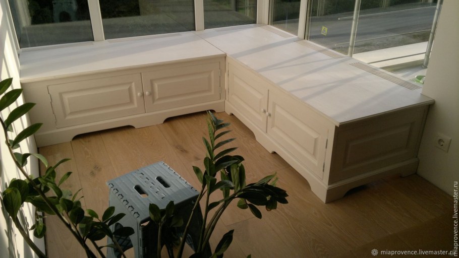 Скамейка в эркер