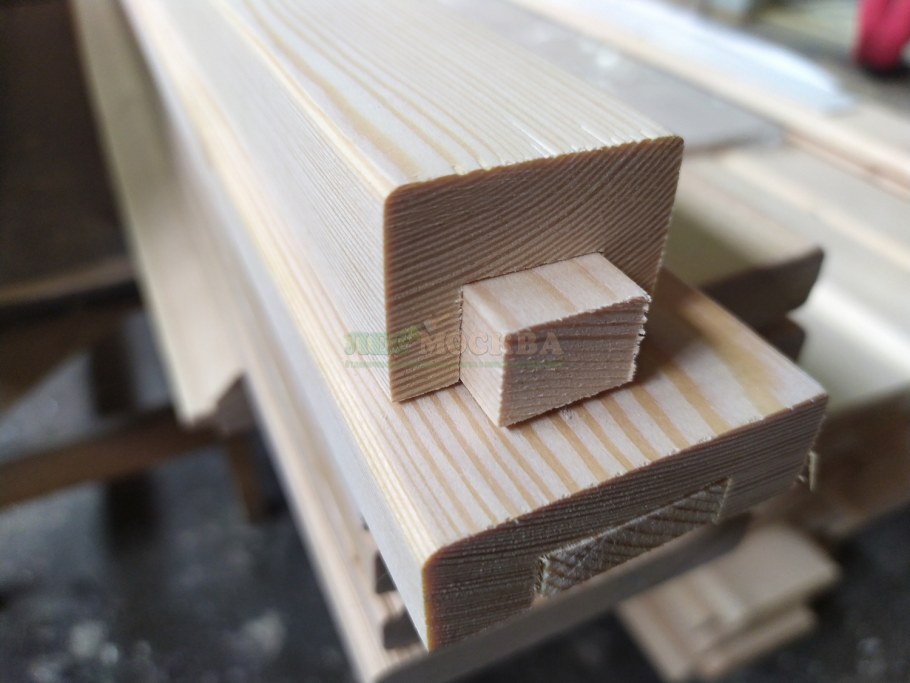 Декор стены деревянными рейками