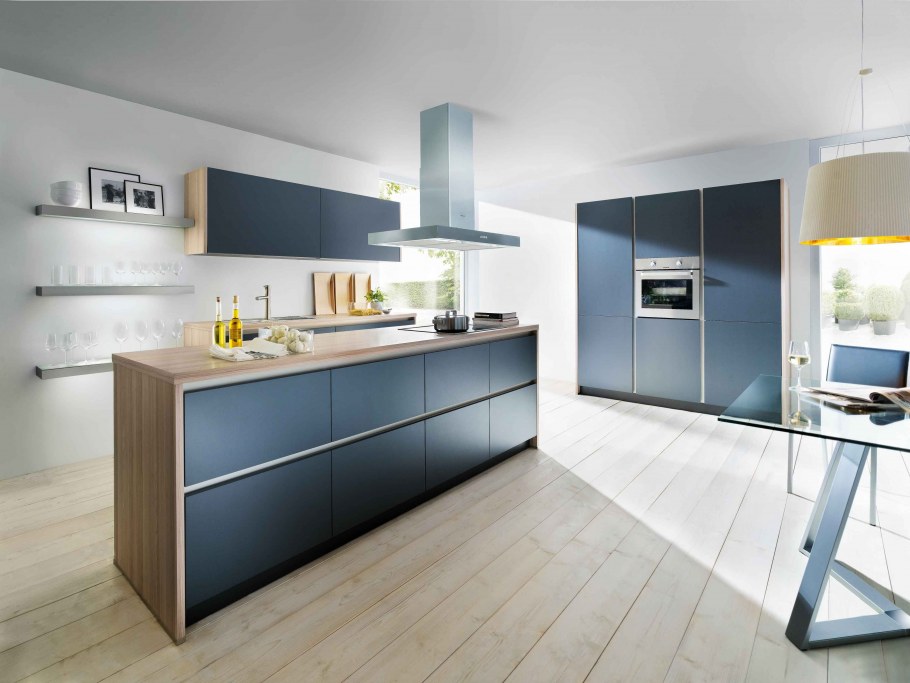 Кухня антрацит с деревом