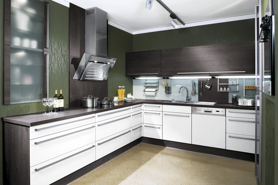 Кухня в серо-коричневых тонах