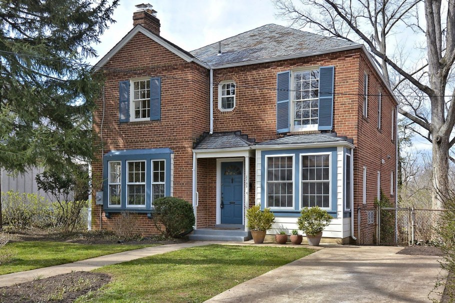 Стиль Тюдор (Tudor Revival Cottage)