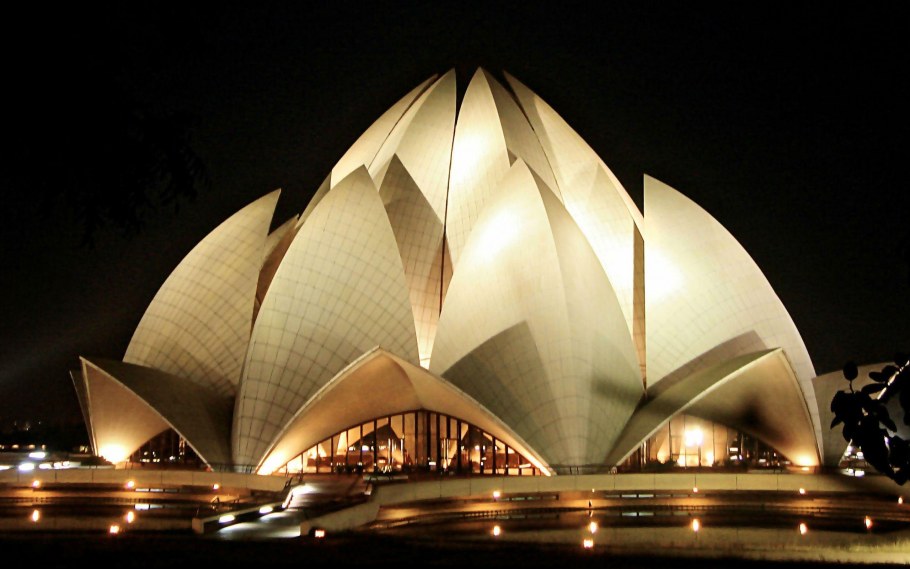 Необычные фасады зданий в мире