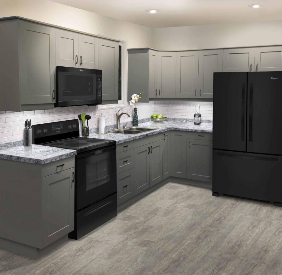 Маленькие кухни черный глянец