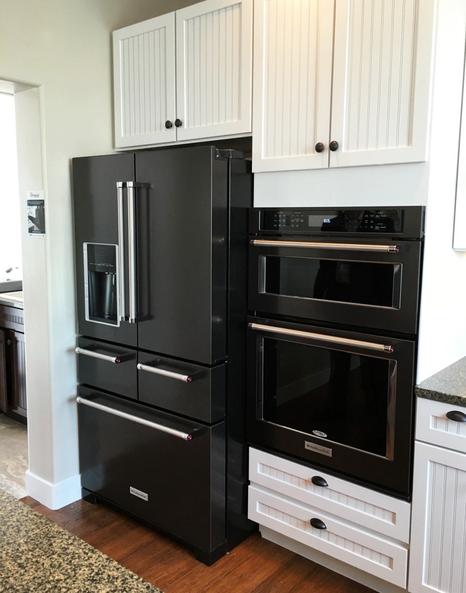 Холодильник на кухне