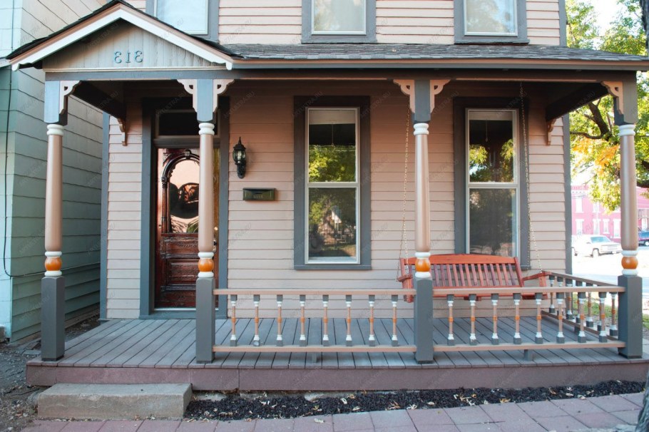 Крыльцо в частном доме