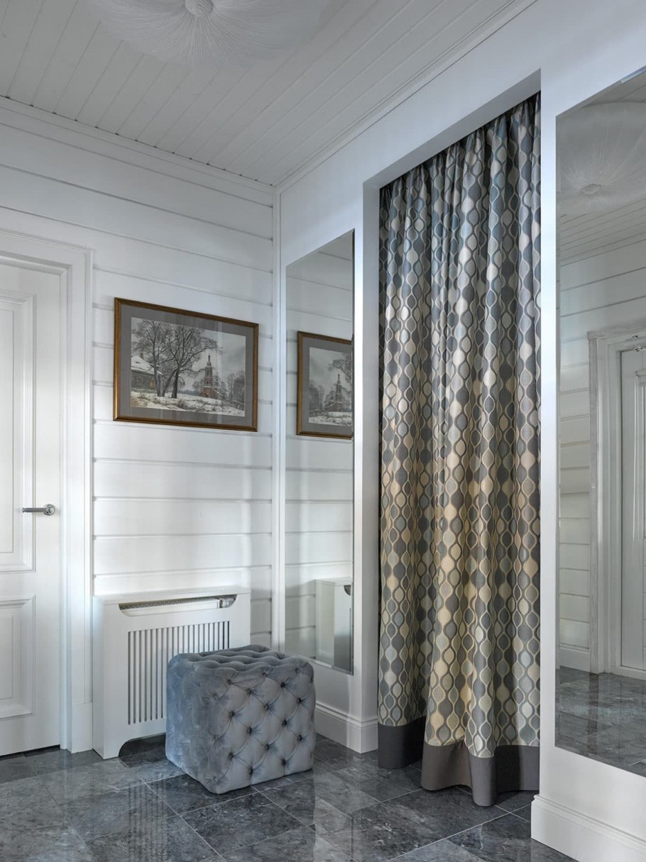 Шторы в прихожую в частном доме
