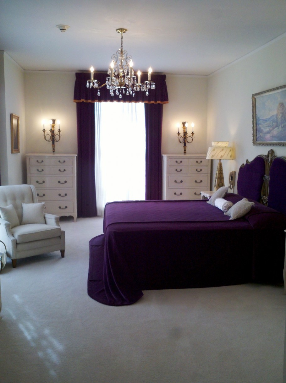Спальня в темно фиолетовом цвете