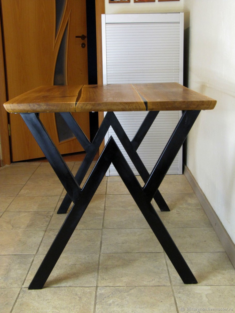 Столик в стиле лофт