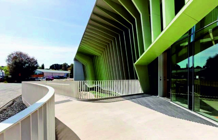 Современная "зеленая" школа от испанских архитекторов