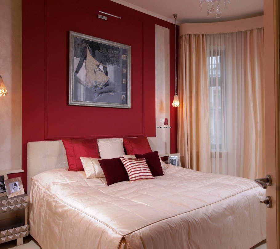 Красно бежевая спальня