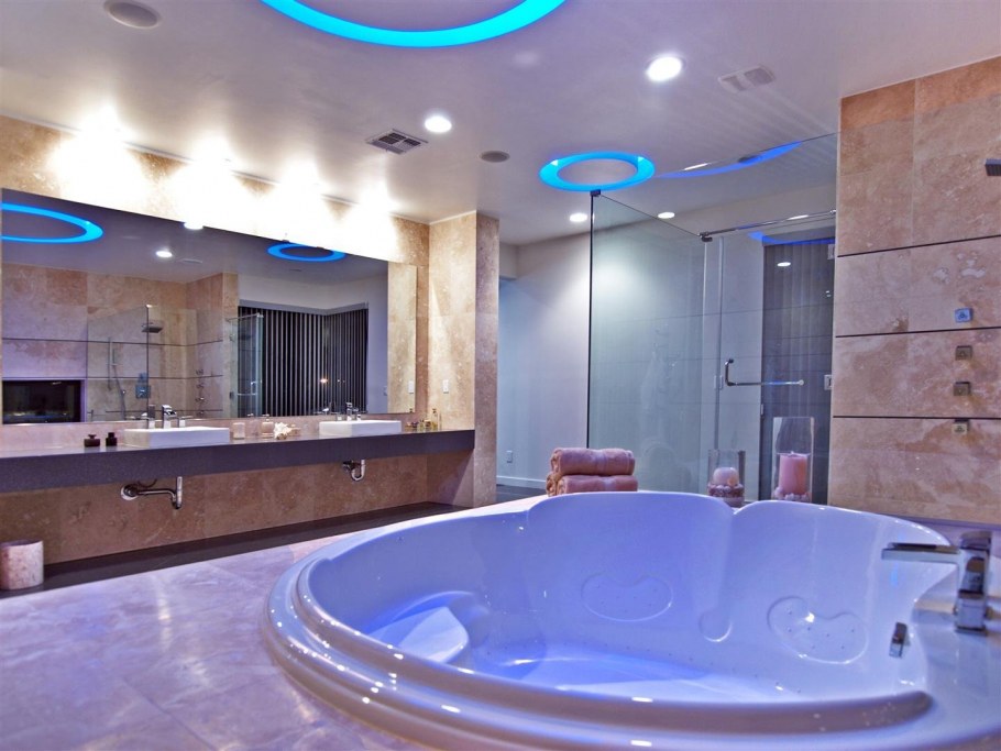 Ванная комната с джакузи