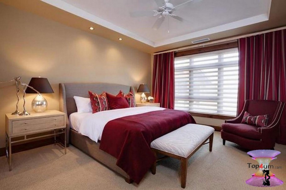 Бордовые шторы в спальне