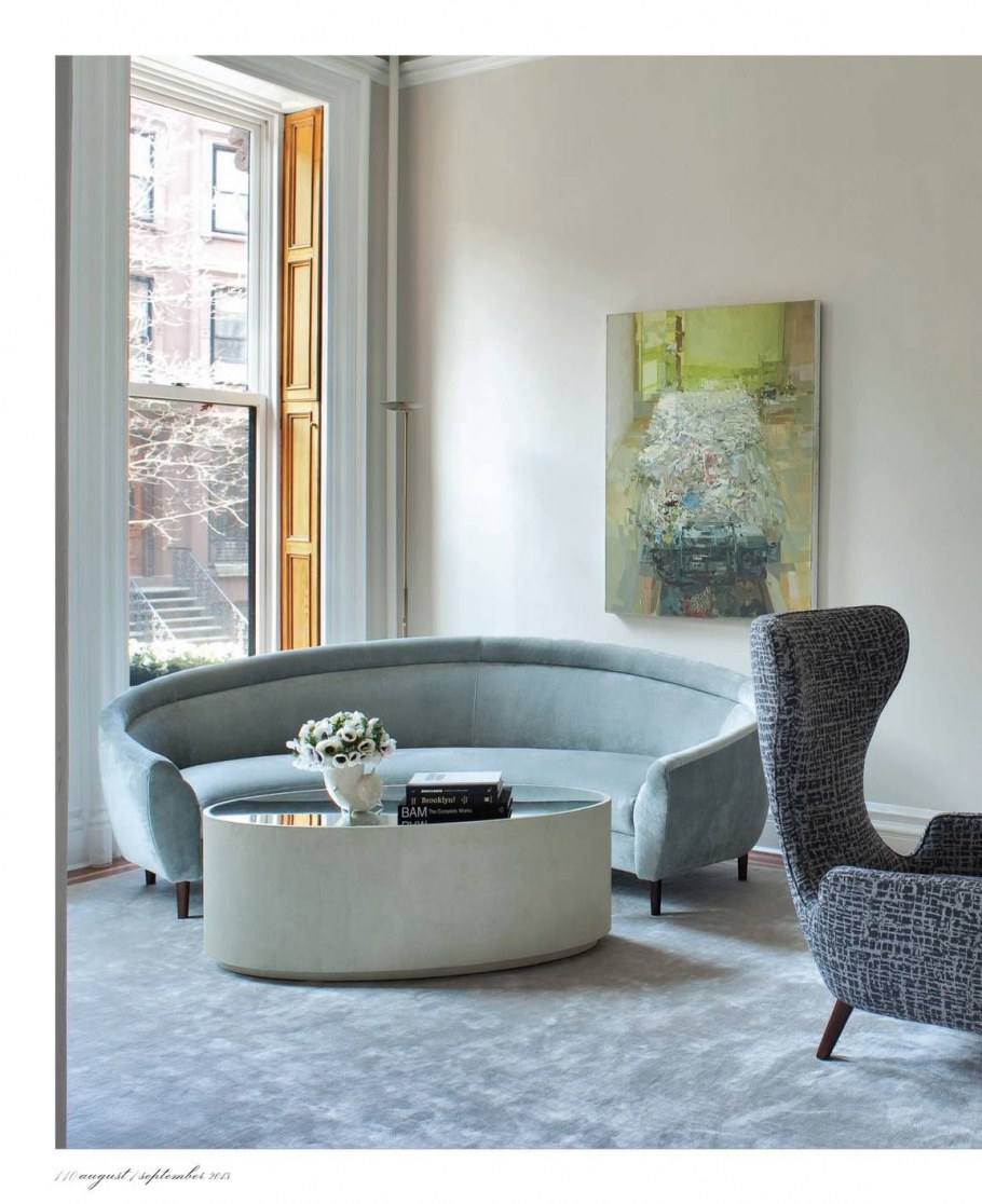 Полукруглый диван для гостиной