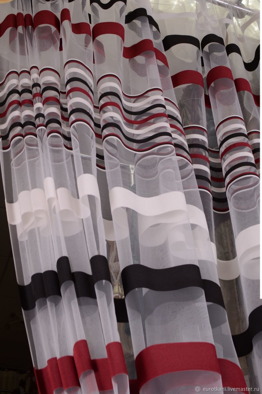 Тюль с горизонтальными полосами белая