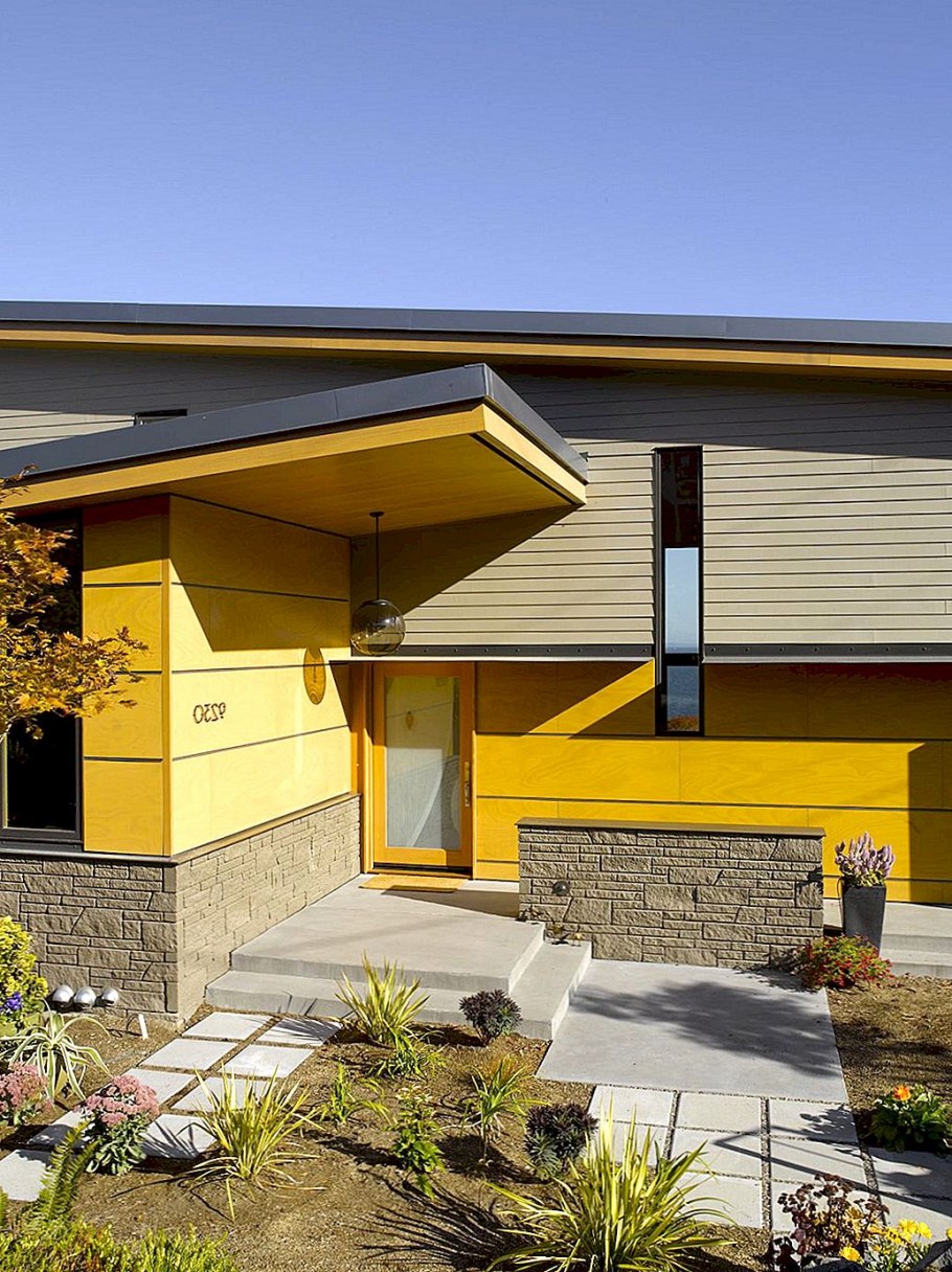 Дом желтого цвета