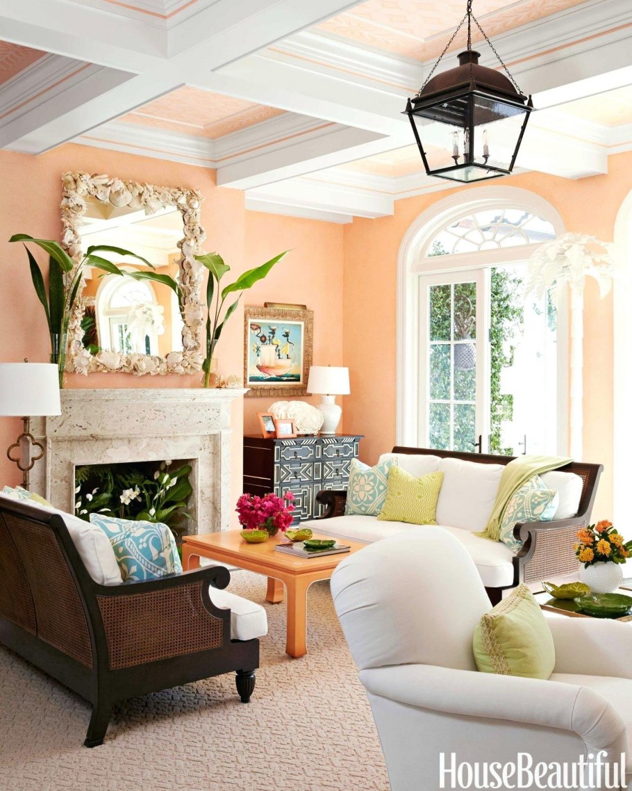 Бежевая стена