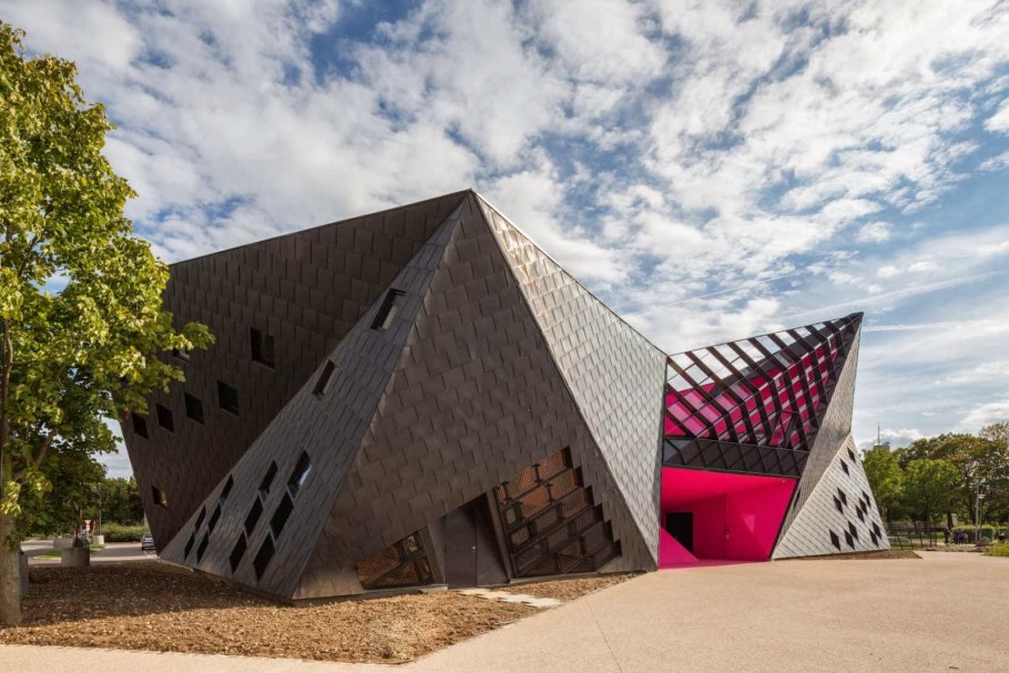 Интерьер кафе в стиле конструктивизм