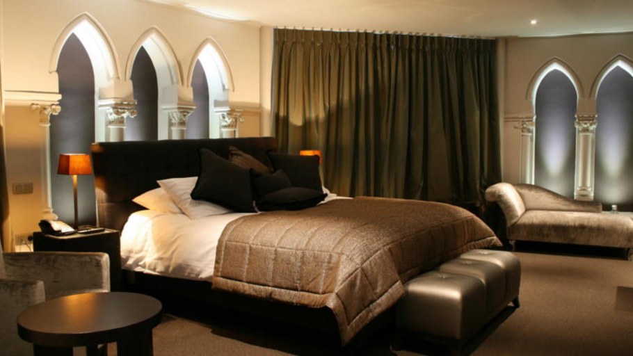 Романский стиль в интерьере кафе