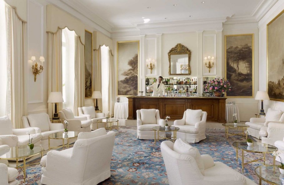 Интерьер гостиной в стиле Шато