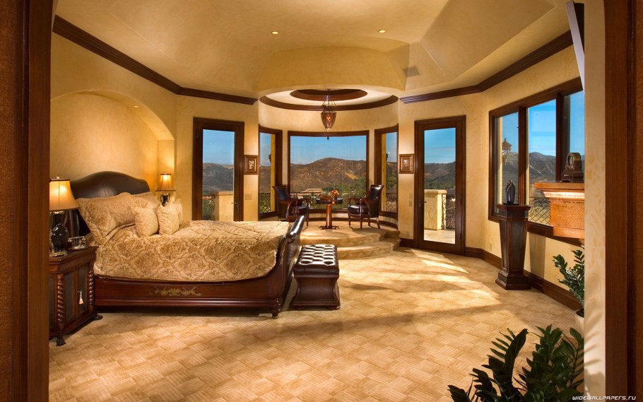 Красивая большая спальня