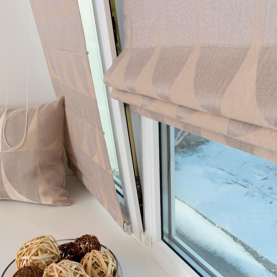 Римские шторы на створки окна