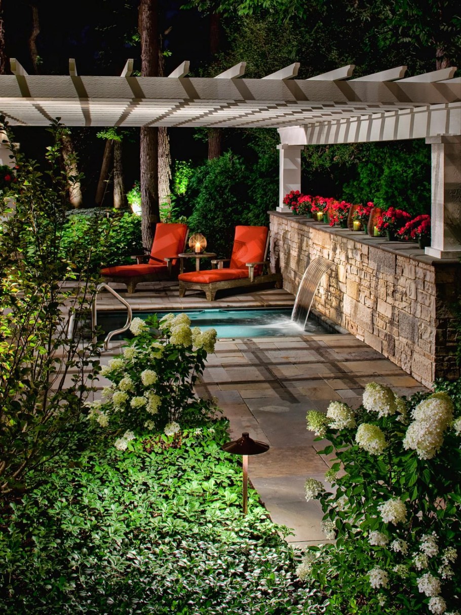 Внутренний дворик участка