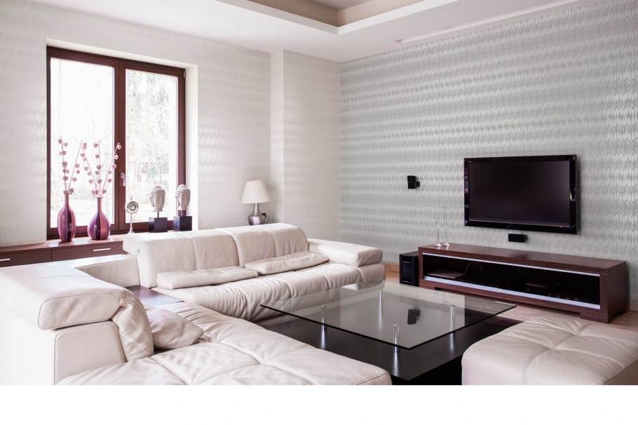 Светлая мебель в интерьере гостиной