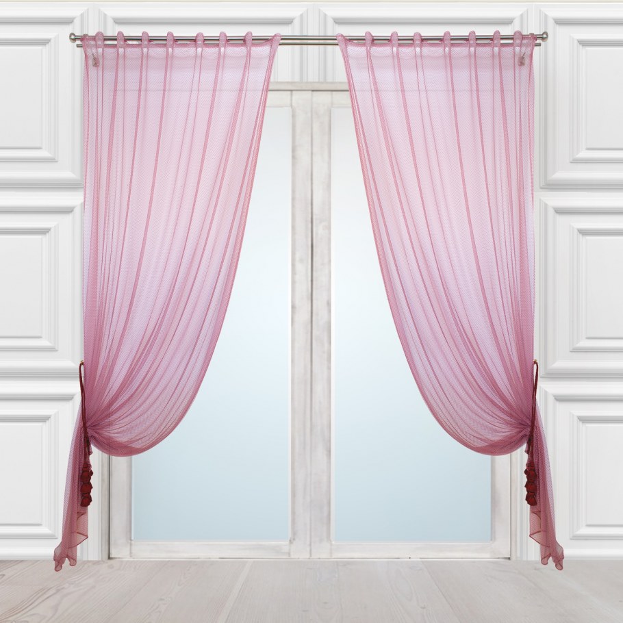 Сиреневые шторы в интерьере гостиной